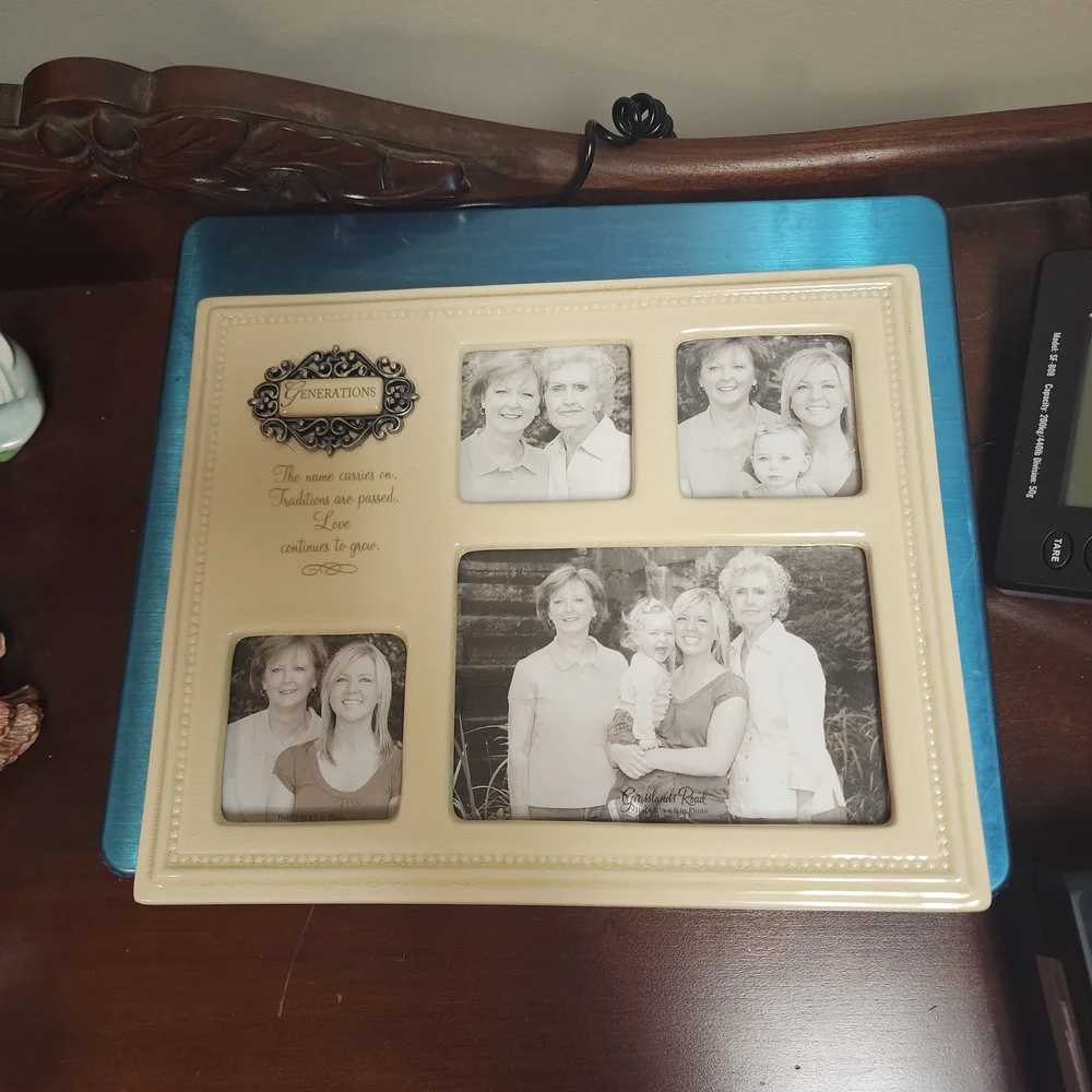 Cream Photo Frame - Picture 2 of 11